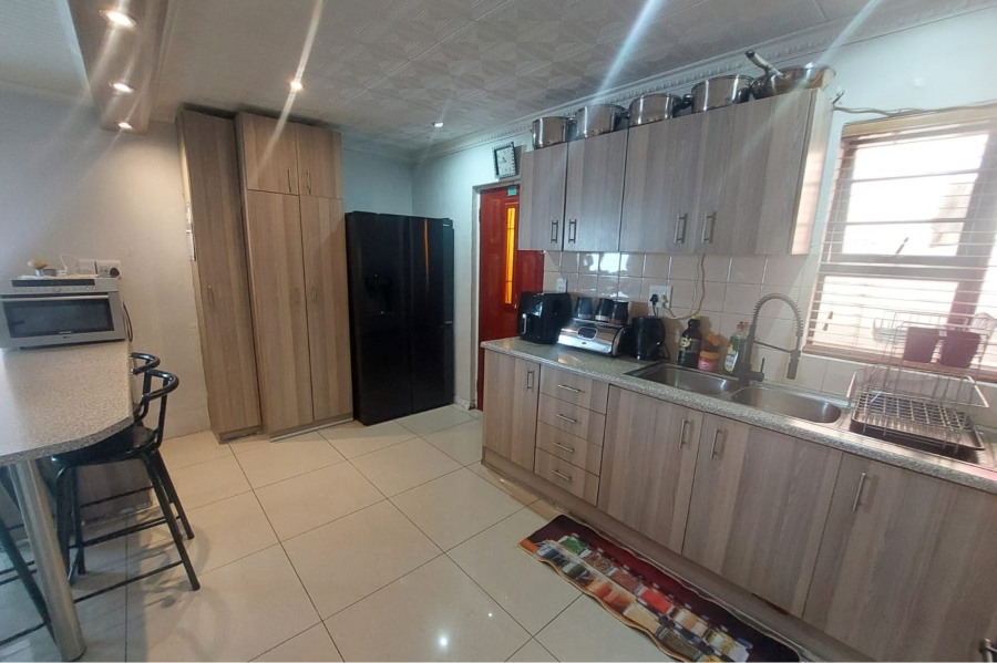 3 Bedroom Property for Sale in Lentegeur Western Cape